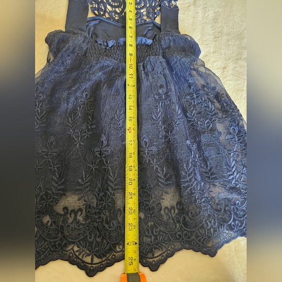 XS NAVY LACE SEXY TANK BLOUSE, SMOCKING AND LINED. ADORABLE. MEASUREMENTS. - Picture 9 of 9